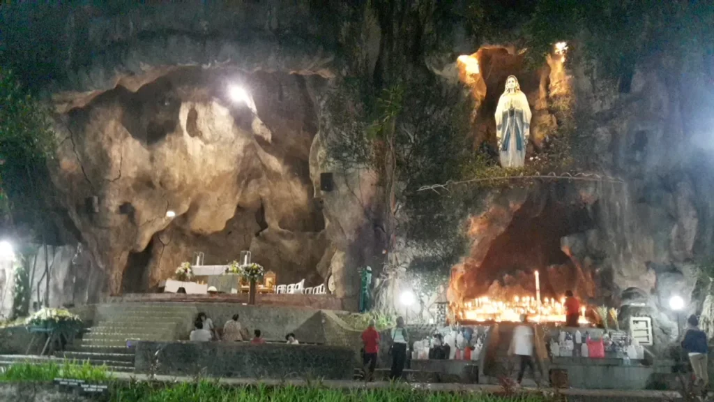 Daya Tarik Gua Maria Lourdes Pohsarang Menurut Pengunjung