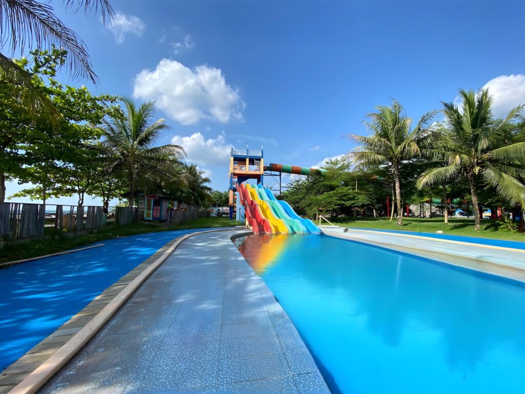 Pesona Resort dan Pantai di Avery Coconut Island Carita Banten
