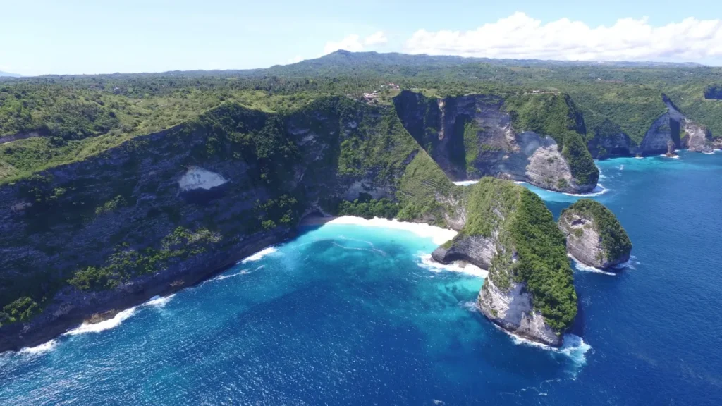Pesona Keindahan Air Terjun Leke-Leke di daerah Pulau Bali