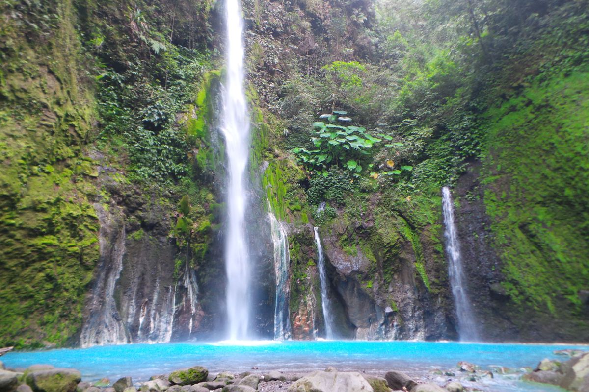 Air Terjun Dua Warna Sumatera Utara, Keindahan Unik dengan Air Berbeda Warna yang Bikin Penasaran