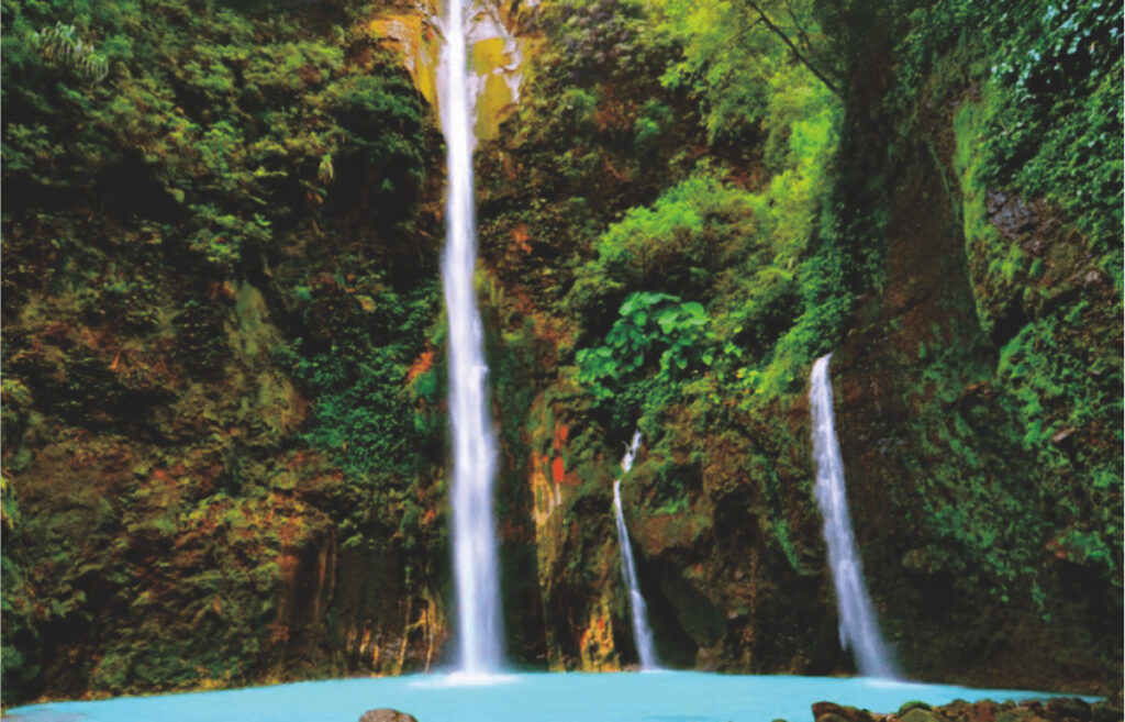 Air Terjun Dua Warna Sumatera Utara, Keindahan Unik dengan Air Berbeda Warna yang Bikin Penasaran