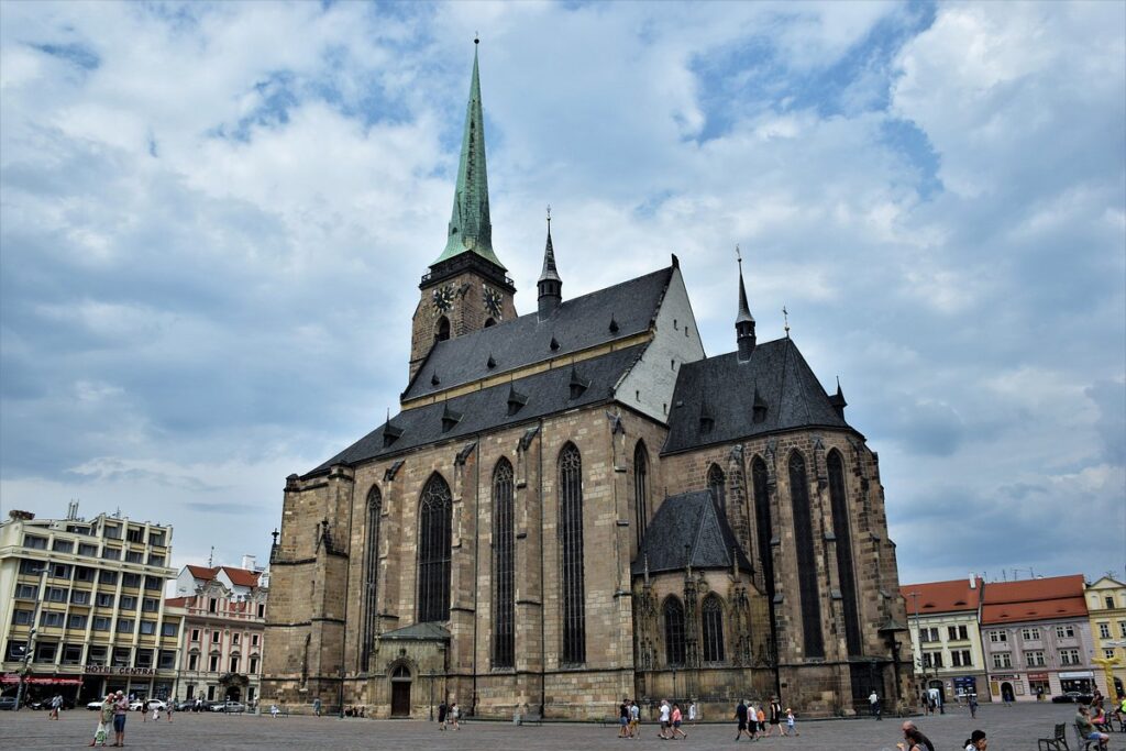 Katedral Frankfurt Simpan Mahkota Kaisar dan Pemandangan Kota yang Bikin Takjub