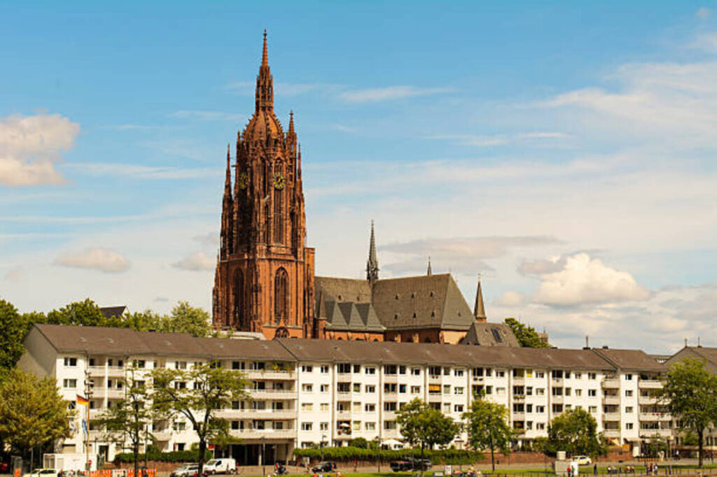 Katedral Frankfurt Simpan Mahkota Kaisar dan Pemandangan Kota yang Bikin Takjub
