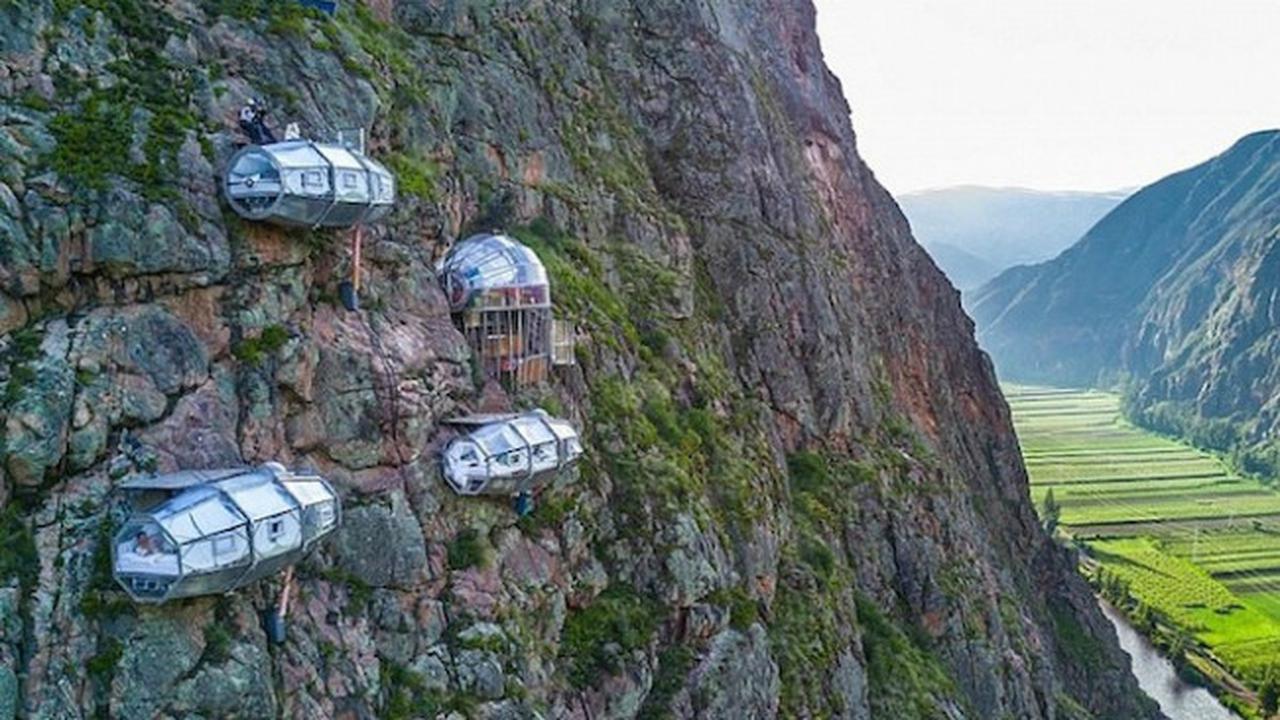 Bukan Sekadar Camping! Sensasi Tidur di Tebing Gunung Parang yang Bikin Deg-degan
