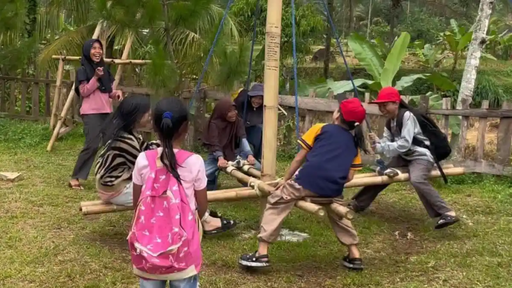 Seru Banget! Rasakan Sensasi Berkemah di Kampung Ikan Lembah Tanjung Subang