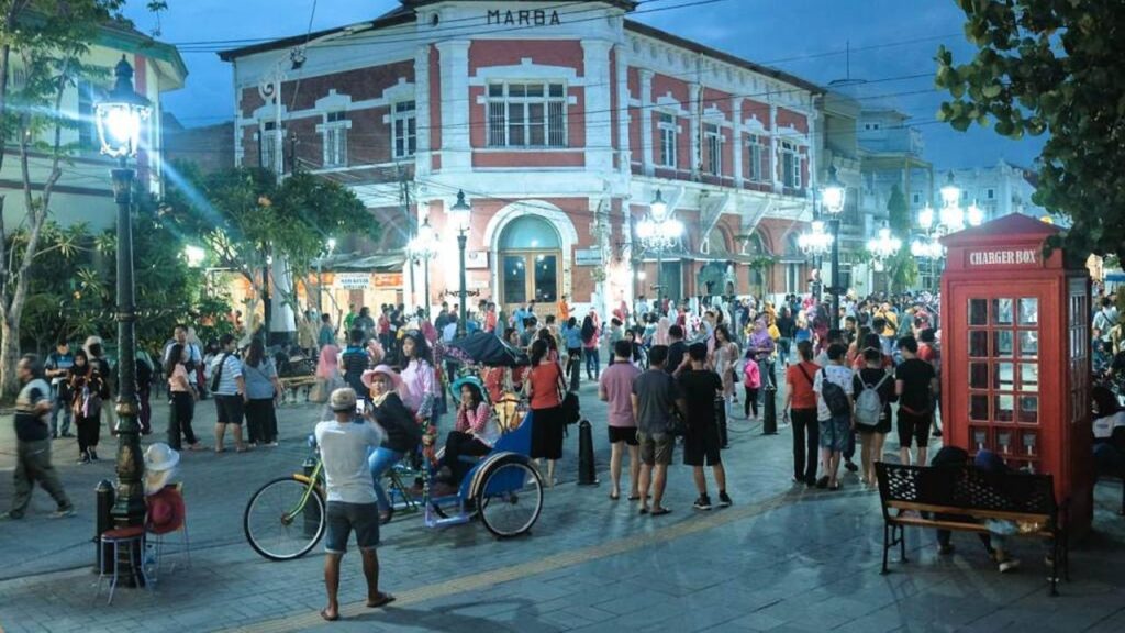 Kawasan Kota Lama Semarang Jadi Destinasi War Takjil Masa Kini