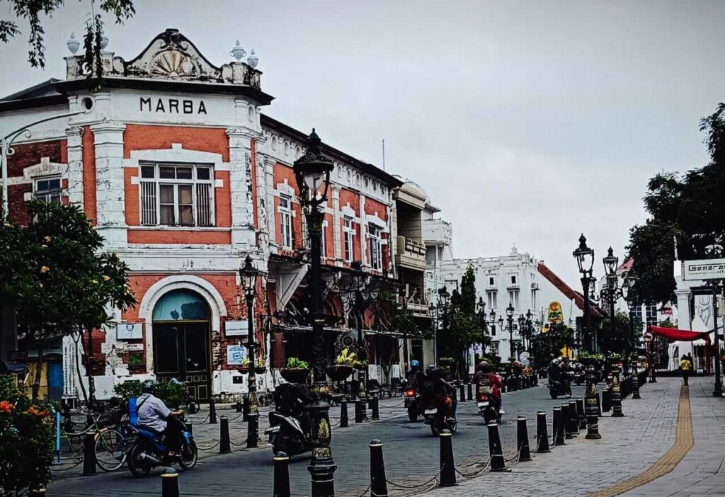 Kawasan Kota Lama Semarang Jadi Destinasi War Takjil Masa Kini