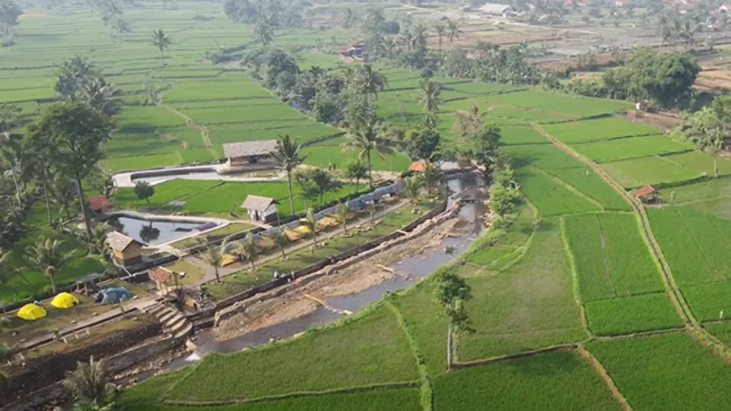 Seru Banget! Rasakan Sensasi Berkemah di Kampung Ikan Lembah Tanjung Subang