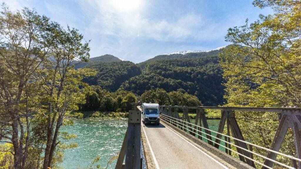Road Trip Impian di Selandia Baru? Pahami Dulu Aturan Berkendara dan Camping-nya!