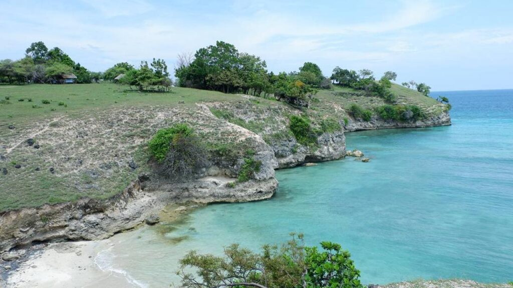 Camping Asyik di Bukit Lamreh! View Laut Lepasnya Bikin Susah Pulang