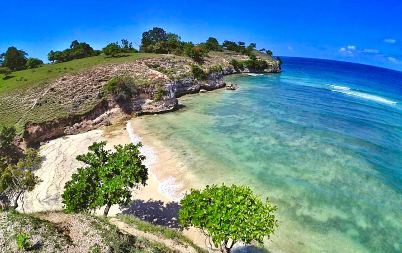 Camping Asyik di Bukit Lamreh! View Laut Lepasnya Bikin Susah Pulang