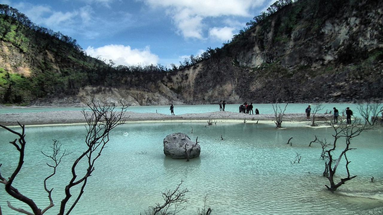 Indahnya Bikin Tak Percaya! Eksotika Kawah Putih Ciwidey yang Selalu Jadi Favorit Wisatawan