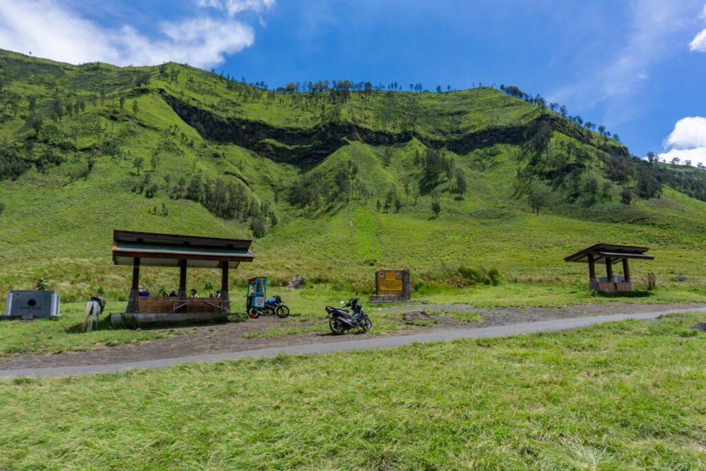 Serasa di Negeri Dongeng! Bukit Teletubbies Bromo Ini Bikin Mata Gak Mau Kedip