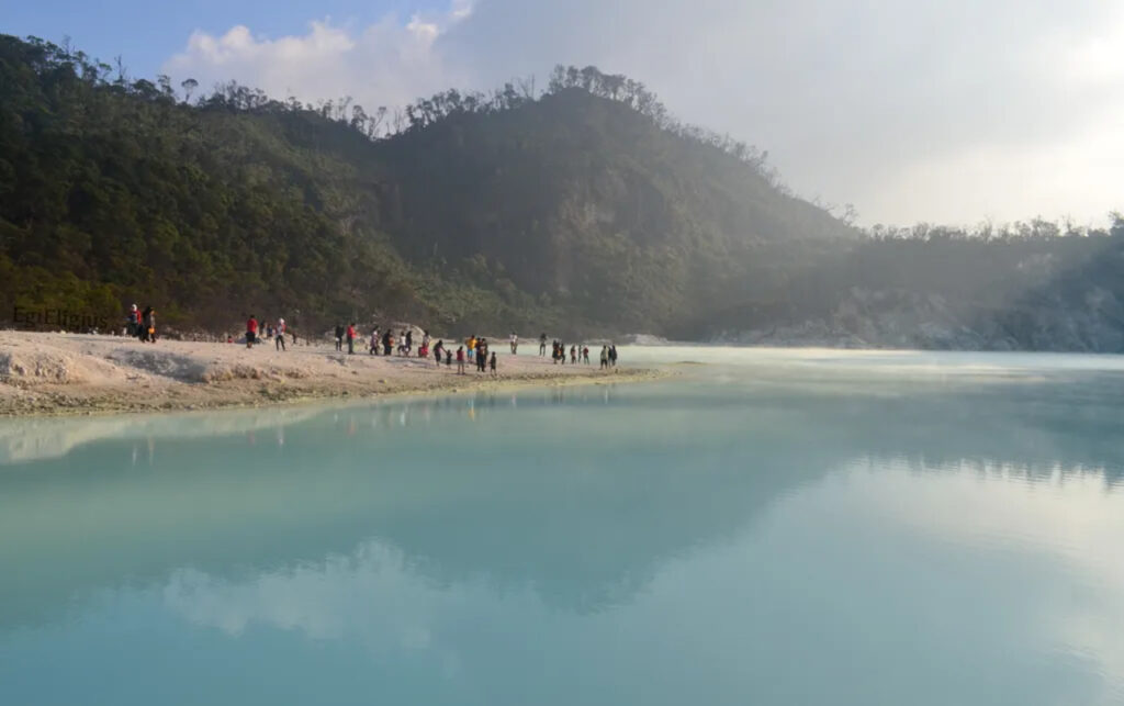Indahnya Bikin Tak Percaya! Eksotika Kawah Putih Ciwidey yang Selalu Jadi Favorit Wisatawan