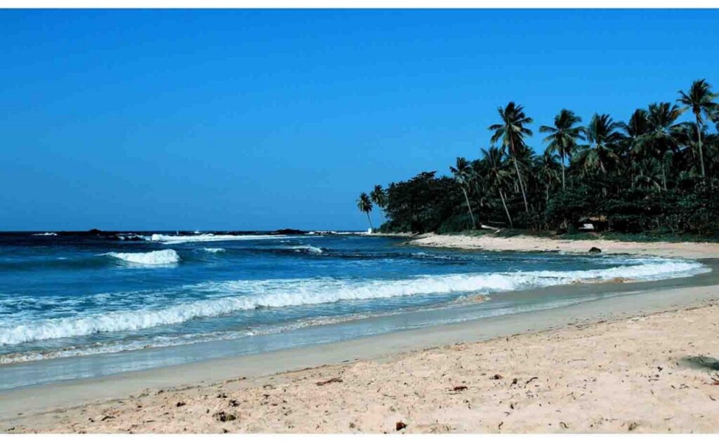 Diserbu Wisatawan! Pantai Sawarna Jadi Primadona Libur Lebaran Warga Jabodetabek