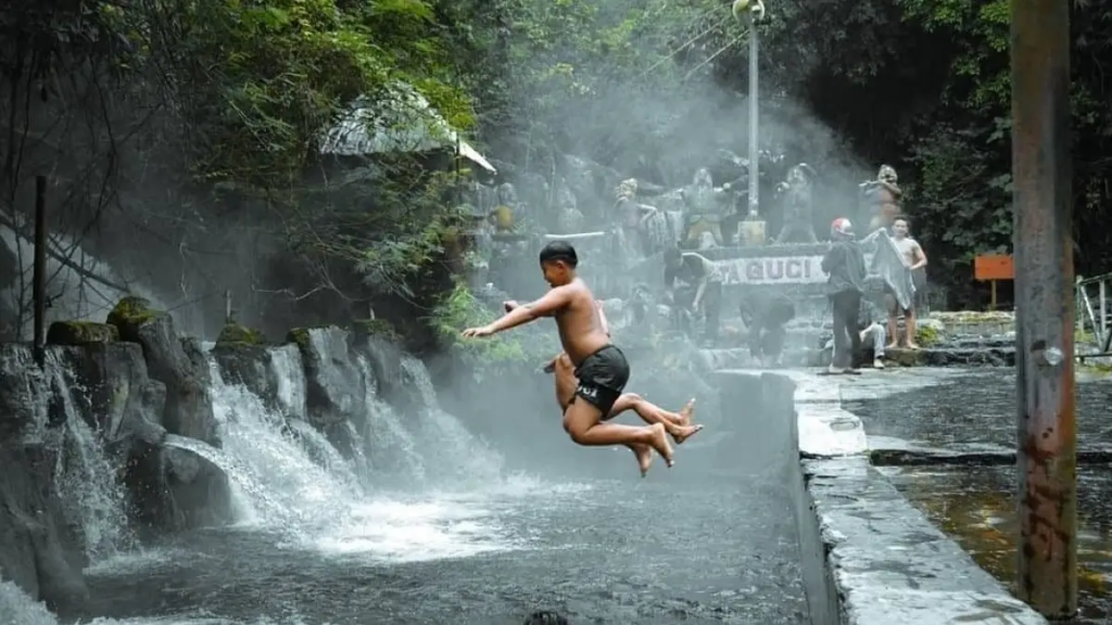 Bukan Sekadar Wisata! Air Panas Guci di Tegal Ini Disebut Bisa Bikin Tubuh Lebih Sehat