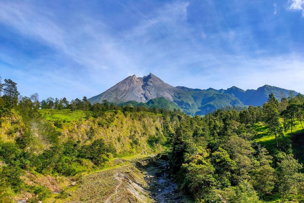 Rahasia Dapat Pemandangan Cerah di Kalitalang Gunung Merapi Tanpa Mendaki