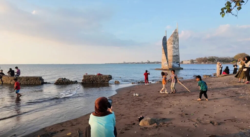 Tren Wisata Baru! Sunset Cantik di Tanjung Layar Putih Makassar