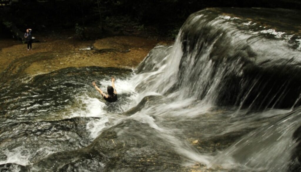 Air Terjun Semolon, Oase Tersembunyi di Pedalaman Hutan Kaltara