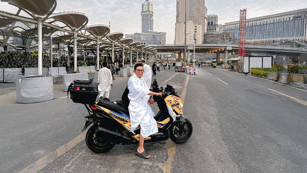 Nekat Umroh Naik Motor? Segini Biaya yang Harus Kamu Siapkan!