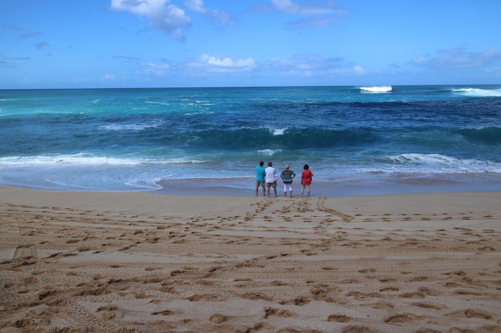 Kenapa Pantai Waikiki Selalu Dipadati Turis Dunia? Pesonanya Ternyata Sulit Dilawan!