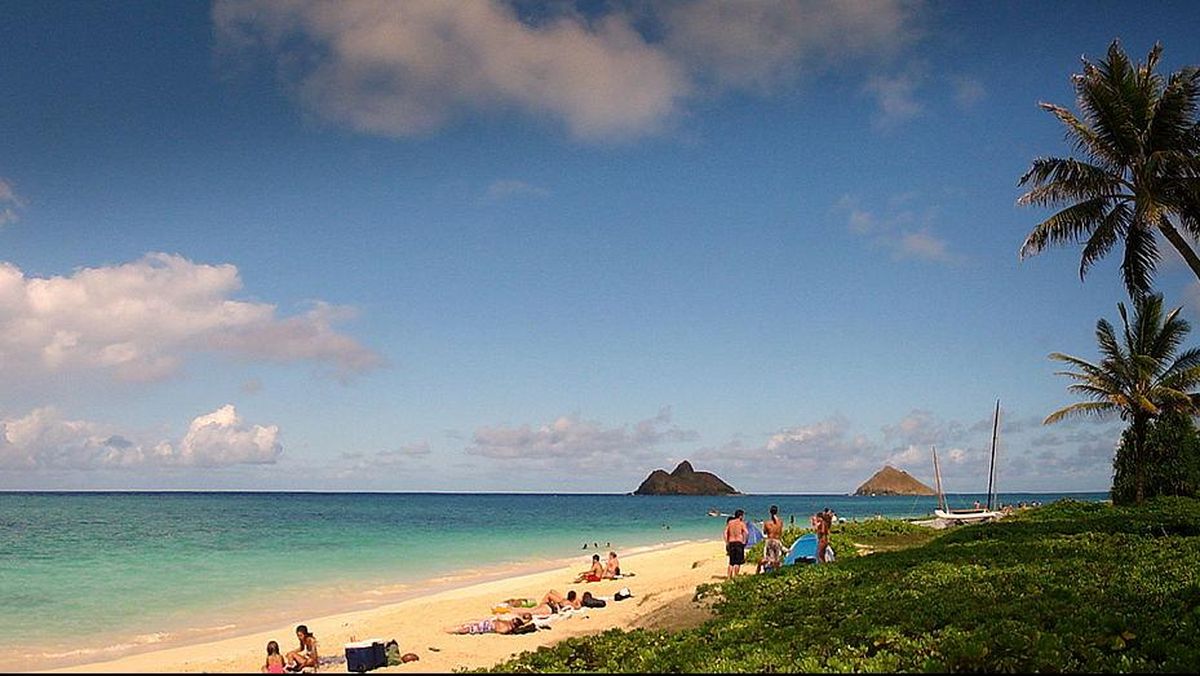 Kenapa Pantai Waikiki Selalu Dipadati Turis Dunia? Pesonanya Ternyata Sulit Dilawan!