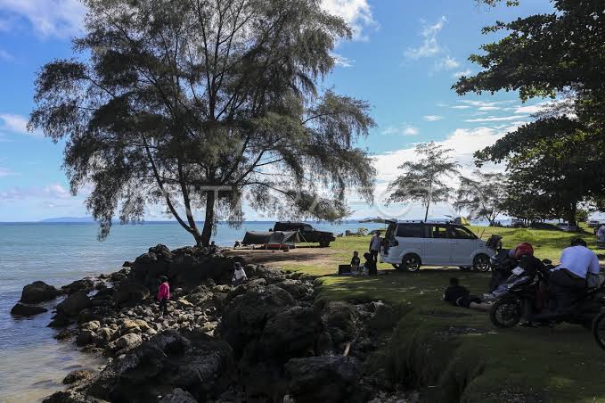 Hidden Gem Banten! Pantai Bugel Jadi Spot Camping Favorit Para Petualang