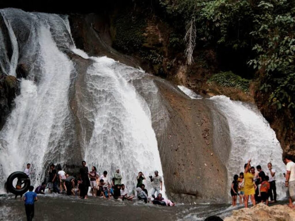 Puluhan Riders Takjub! Jelajahi Keindahan Bantimurung hingga Situs Purba Leang-Leang yang Memukau