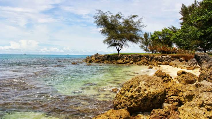 Hidden Gem Banten! Pantai Bugel Jadi Spot Camping Favorit Para Petualang