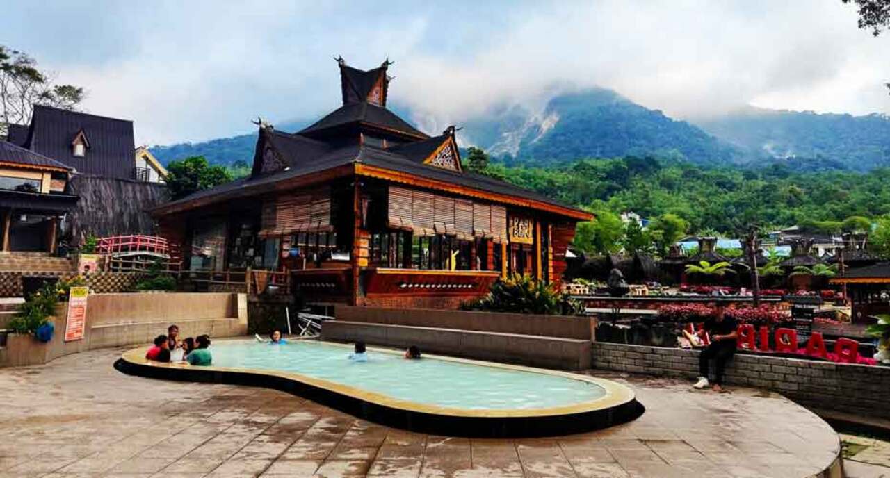 Pemandian Air Panas Pariban Jadi Destinasi Relaksasi Favorit di Akhir Pekan!