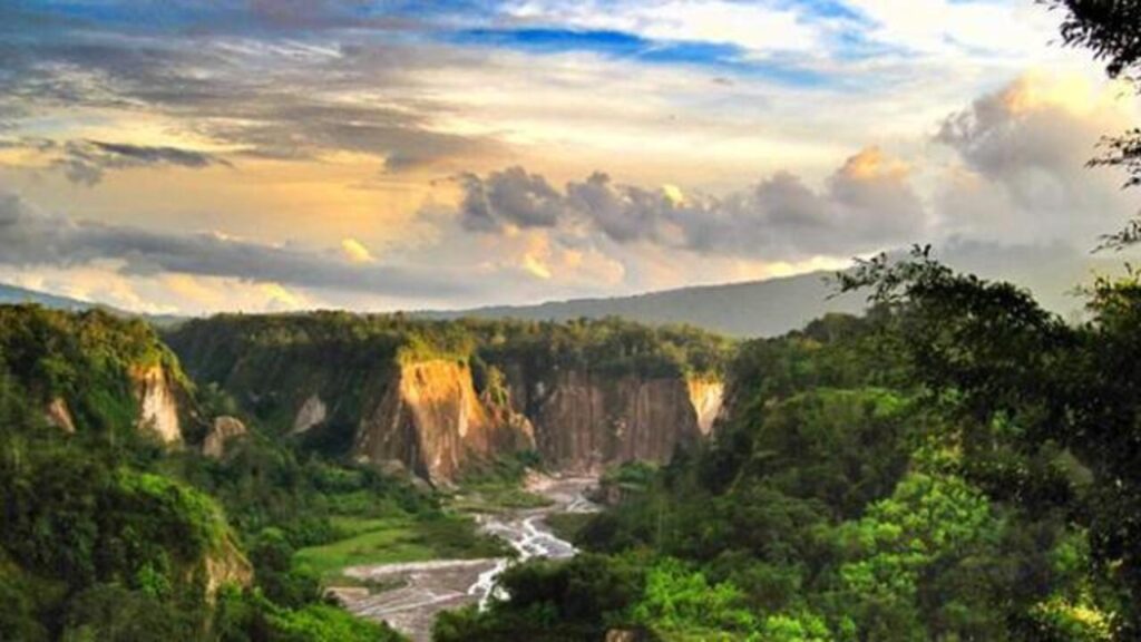 Wajib Coba! 4 Destinasi Touring Motor di Indonesia yang Bikin Ketagihan
