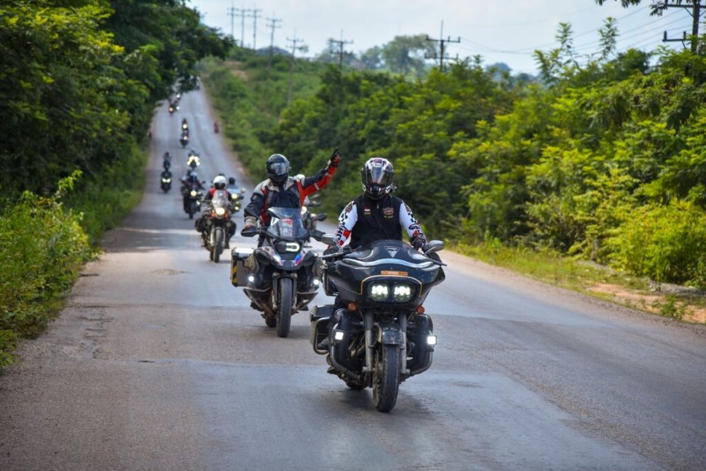 Wajib Coba! 4 Destinasi Touring Motor di Indonesia yang Bikin Ketagihan