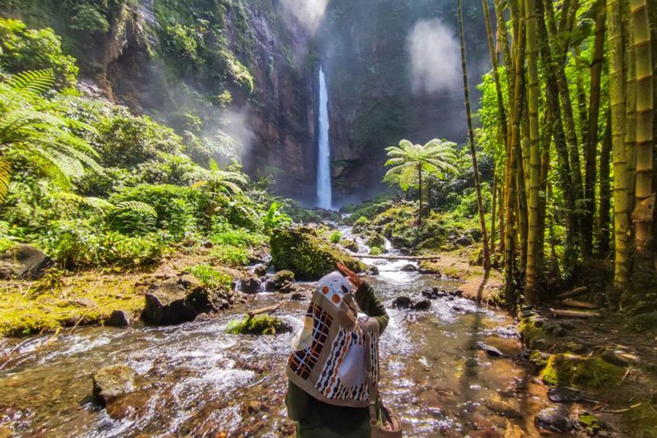 Bikin Takjub Sekali Lihat, Ini Panduan Lengkap Jelajah Air Terjun Kapas Biru Lumajang