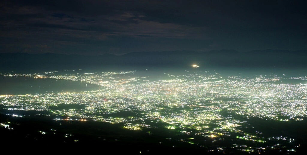 Puncak Salena Mendadak Ramai, Wisatawan Berburu Spot Foto Spektakuler