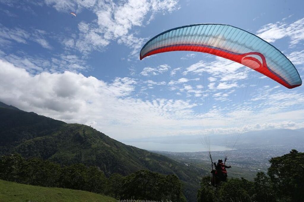 Puncak Salena Mendadak Ramai, Wisatawan Berburu Spot Foto Spektakuler
